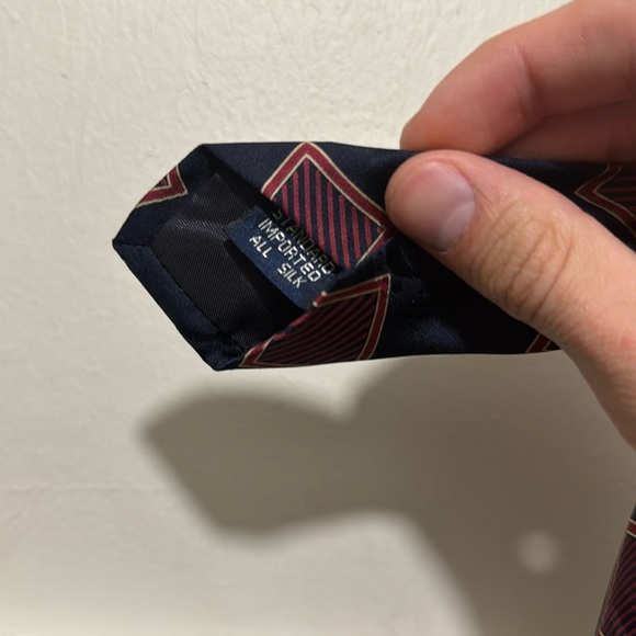 100% Silk Red, Pink, and Blue Patterned Neck Tie by Roger Stevens - Picture 2 of 2